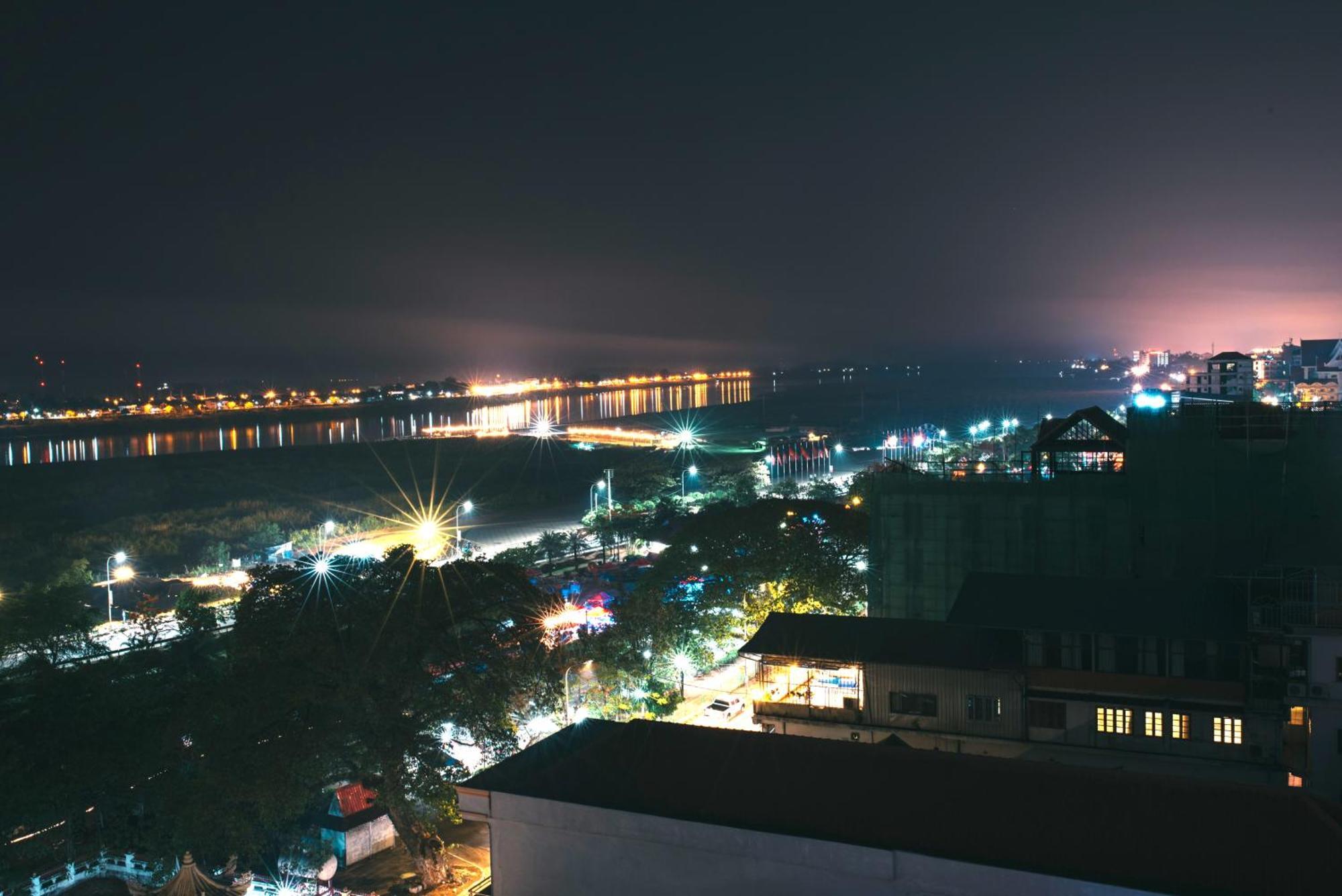 V Hotel Vientiane Exterior photo