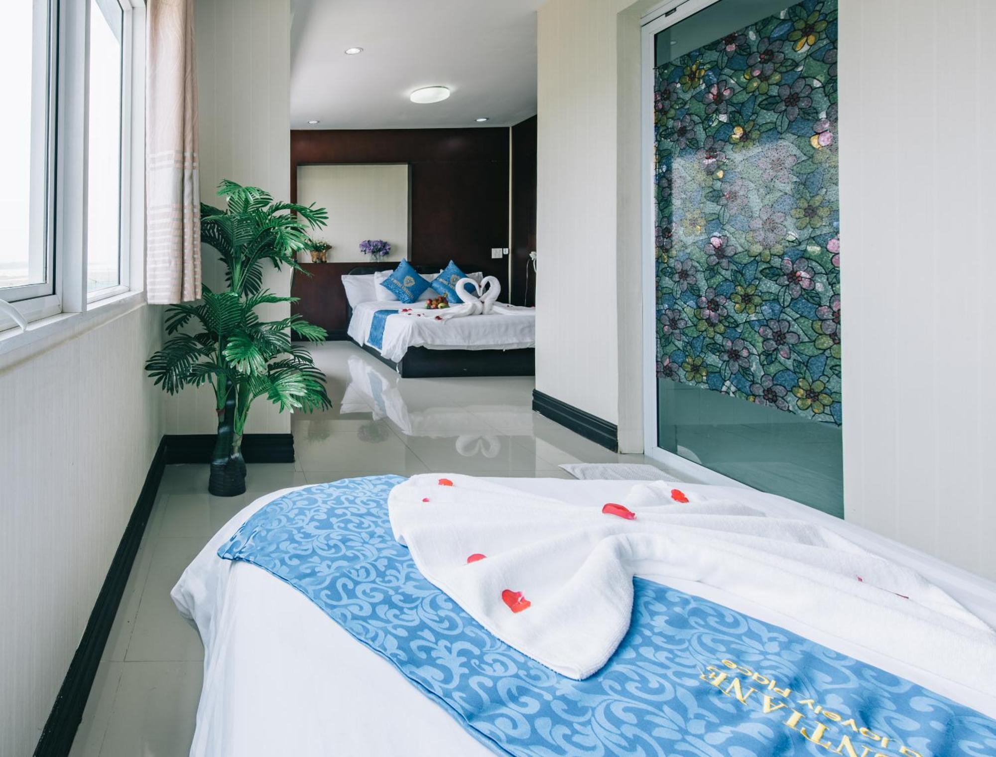 V Hotel Vientiane Exterior photo